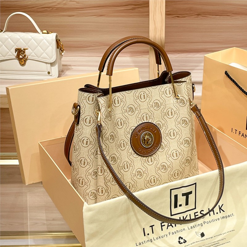 Interior Design Intern - Tas tangan wanita merek mewah ringan