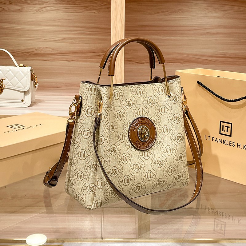 Tas tangan wanita merek mewah  - Interior Design Intern ulasan dan harga