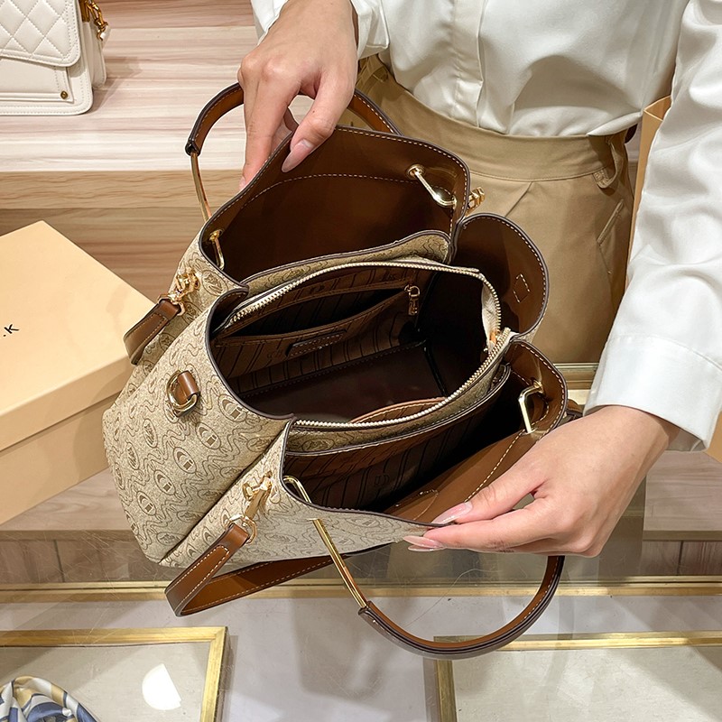 Tas tangan wanita merek mewah  - Interior Design Intern ulasan dan harga